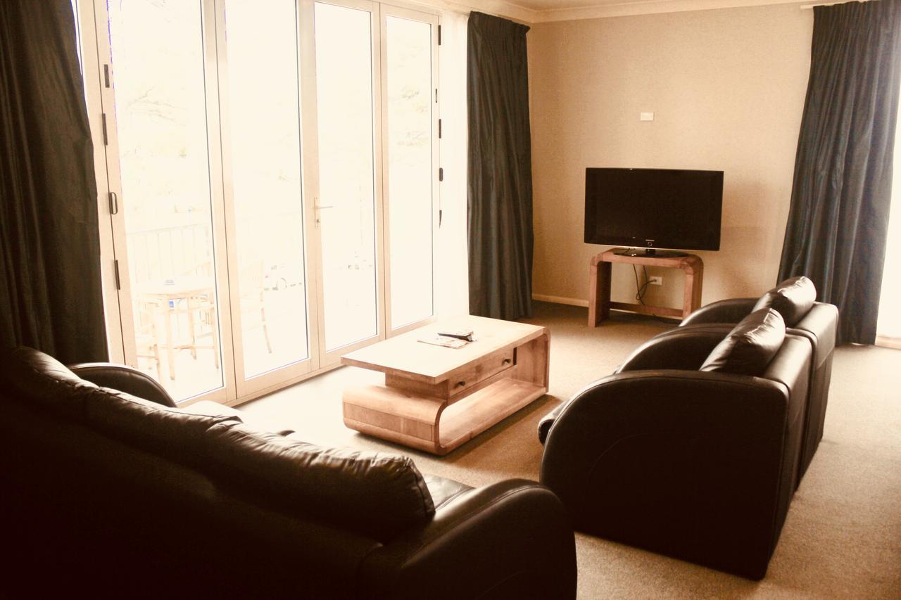 فندق ذا نوتيلوس نابيير المظهر الخارجي الصورة The living room of a typical apartment